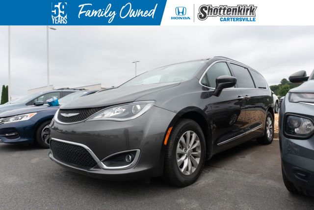 2017 Chrysler Pacifica Touring-L's photo