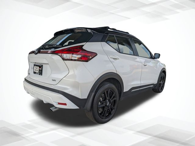 2023 Nissan Kicks SR photo