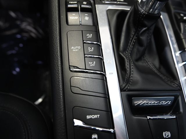 Used 2018 Black Porsche Base image 27