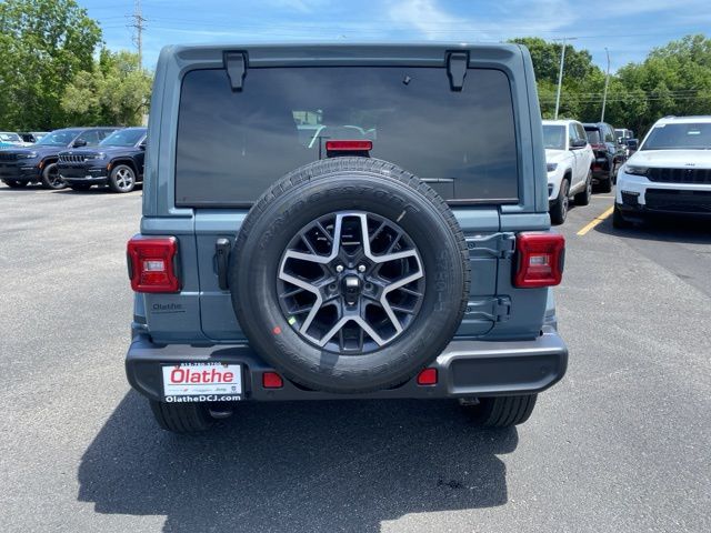 2024 Jeep Wrangler Sahara 9