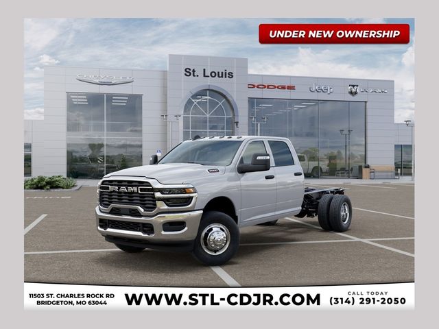 Bright White Clearcoat 2026 RAM 3500 Chassis Tradesman Crew Cab LB DRW 4WD Pickup Truck Four-Wheel Drive 8-Speed Automatic