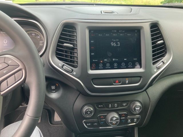 2022 Jeep Cherokee Latitude Lux - Bright White Clearcoat exterior view 4