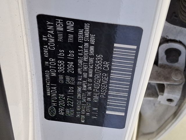 Used 2024 Hyundai Elantra Sedan