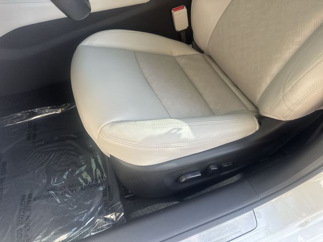 Used 2025 White Nissan 2.5 SL image 29