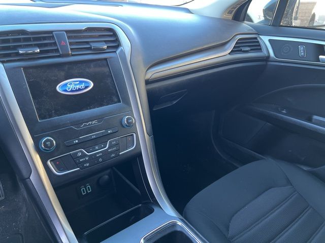 2019 Ford Fusion Hybrid SE 10