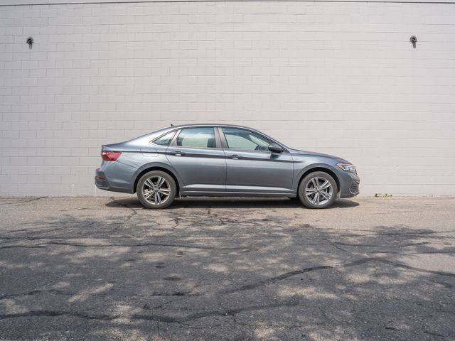 Certified Used 2024  Volkswagen 1.5T SE image 8