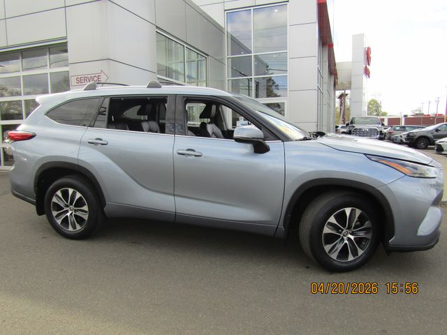 used 2022 Toyota Highlander car, priced at $33,999
