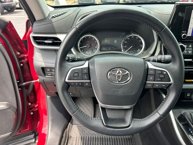 Used 2025 Toyota Highlander SUV