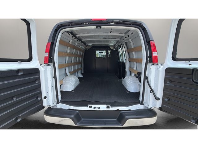 Used 2025 White GMC Work Van image 32