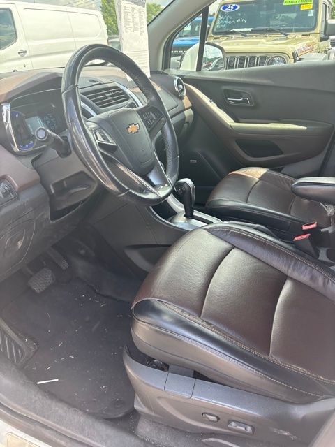 Used 2015 White Chevrolet LTZ image 12