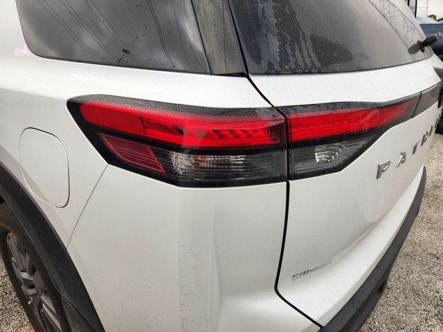 2025 Nissan Pathfinder SV - 7