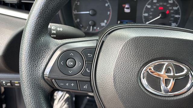 Used 2024  Toyota LE image 22