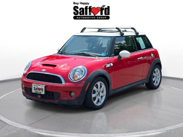 Chili Red 2010 MINI Cooper Hatchback Front-Wheel Drive 6-Speed Manual Overdrive
