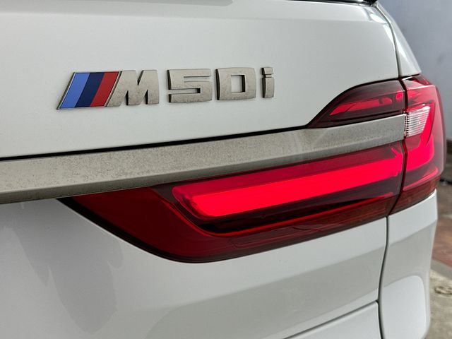 2022 BMW X7 M50i 37