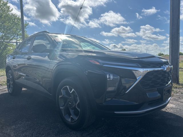 Mosaic Black Metallic 2025 Chevrolet Trax LT FWD SUV / Crossover Front-Wheel Drive 6-Speed Automatic