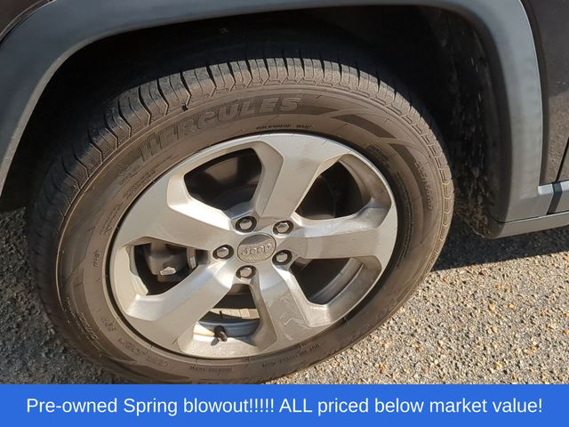 Used 2020 Gray Jeep Latitude image 8