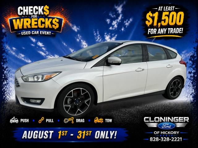 White Platinum Clearcoat Metallic 2016 Ford Focus Hatchback Front-Wheel Drive 6-Speed Automatic