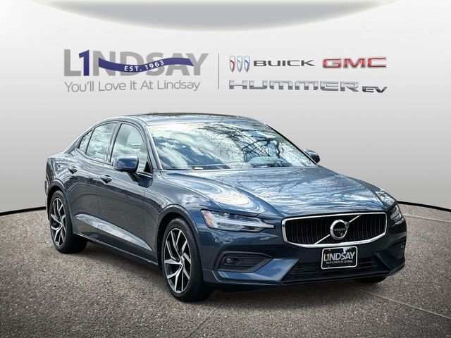 2020 Volvo S60 T5 Momentum FWD
