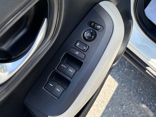 used 2025 Honda HR-V car, priced at $27,393