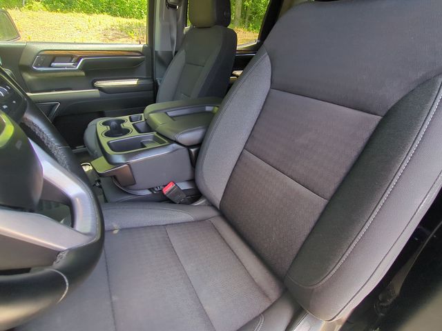 Used 2024 White GMC SLE image 27