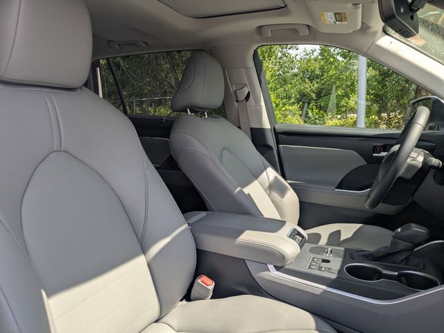 2025 Toyota Highlander XLE Beige at Davis Toyota of Orangeburg