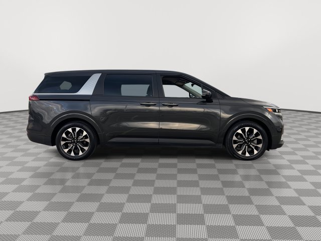 Used 2023 Kia Carnival Van