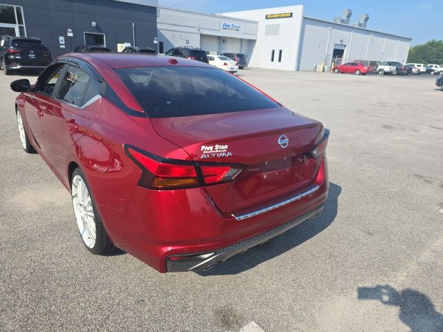 Used 2020 Red Nissan 2.5 SR image 7