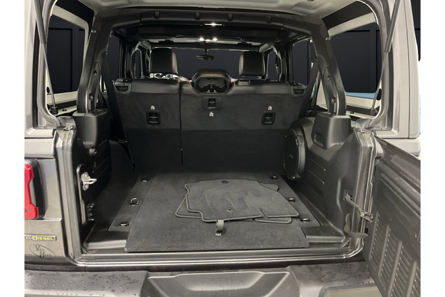 Used 2021 Granite Crystal Metallic Clearcoat Jeep Unlimited Rubicon image 14