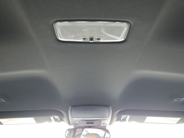 2025 Toyota Camry SE:B02318