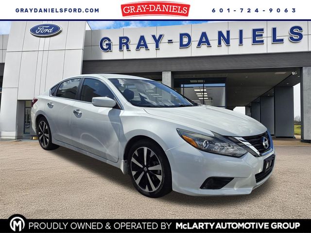 Pearl White 2018 Nissan Altima 2.5 SR Sedan Front-Wheel Drive Continuously Variable Transmission