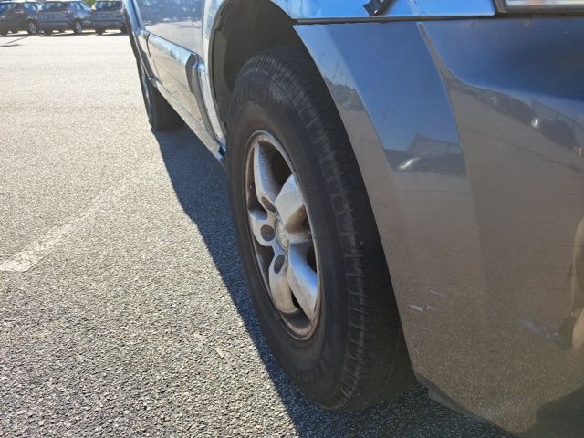 Used 2006 Silver Kia EX image 4