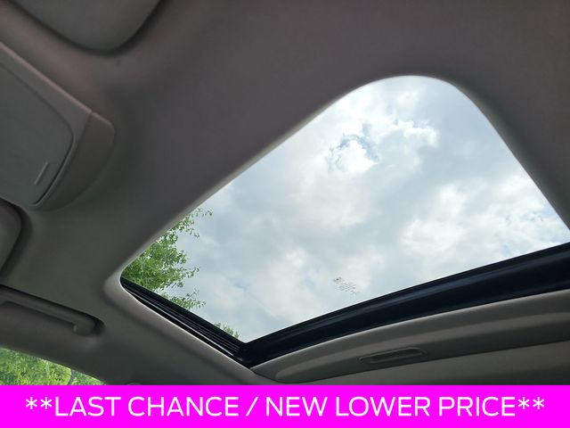 Used 2020 White Ford SE image 28