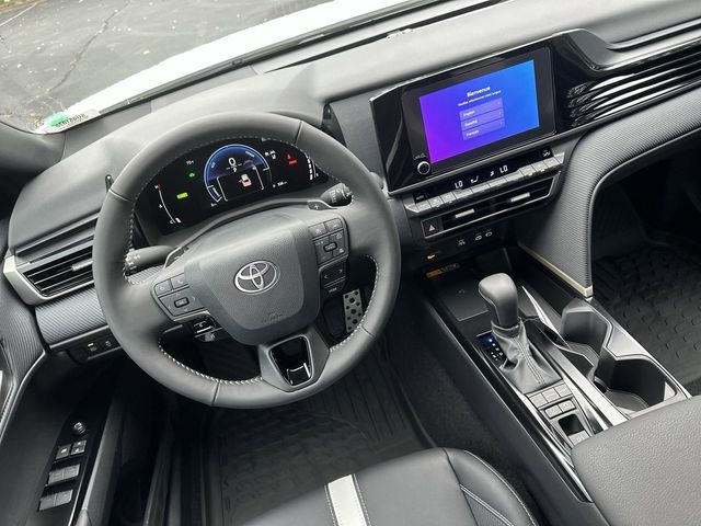 2025 Toyota Camry SE 13