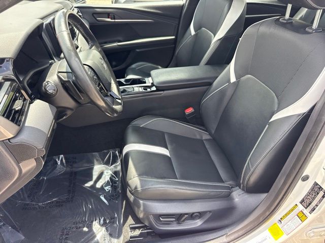 2025 Toyota Camry SE - Photo 18