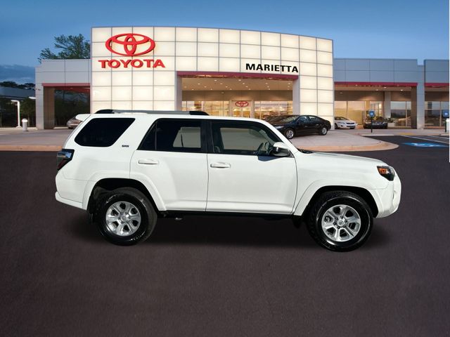 2024 Toyota 4Runner SR5 32