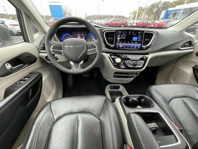 2022 Chrysler Pacifica Touring L 2