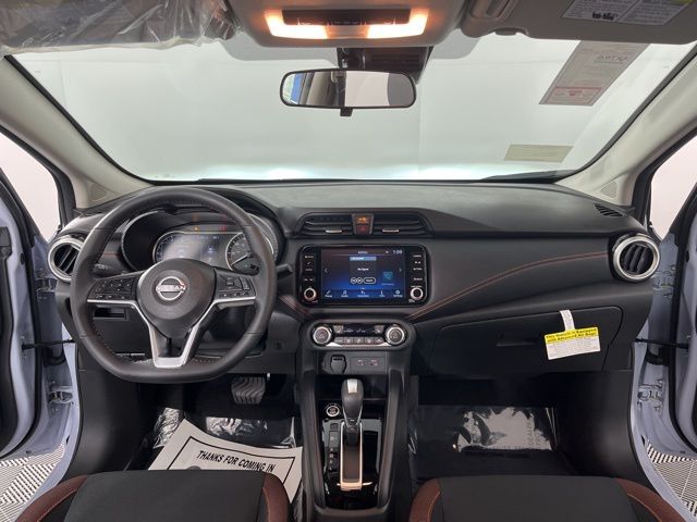 2025 Nissan Versa 1.6 SR 38