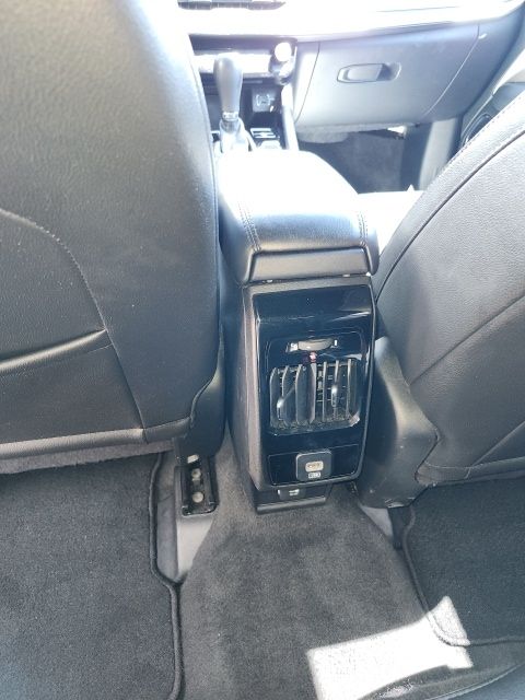 Used 2024 White/off-white Jeep Limited image 30