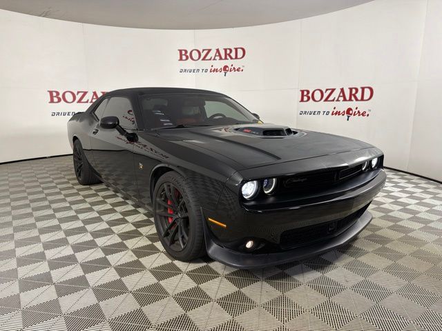 Pitch Black Clearcoat 2021 Dodge Challenger Coupe Rear-Wheel Drive 8-Speed Automatic