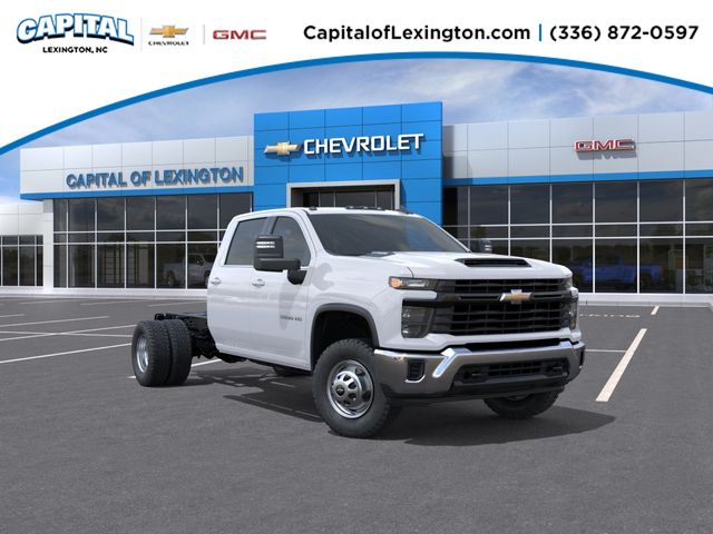 Summit White 2026 Chevrolet Silverado 3500HD Pickup Truck Four-Wheel Drive Automatic