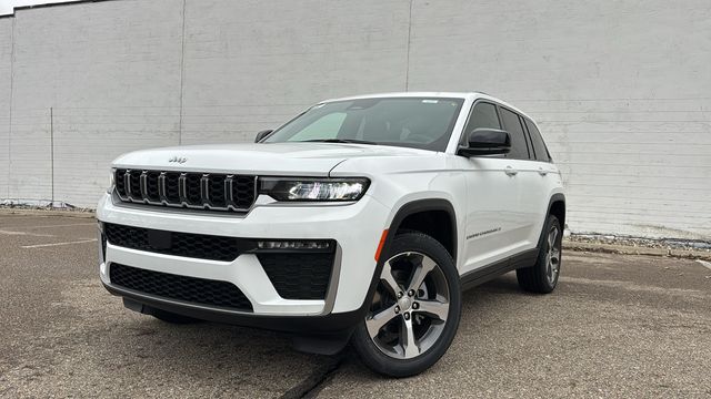 Bright White Clearcoat 2026 Jeep Grand Cherokee SUV / Crossover Four-Wheel Drive 8-Speed Automatic