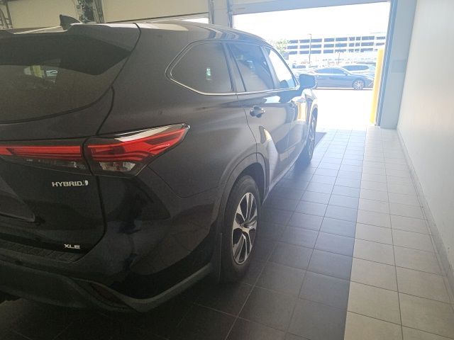 2023 Toyota Highlander Hybrid XLE  at Toyota of Victoria