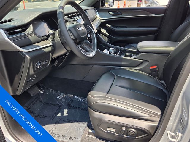 Used 2025 Jeep Grand Cherokee SUV