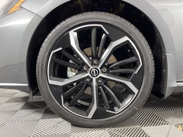 2025 Gun Metallic Nissan Altima 2.5 SR FWD Sedan