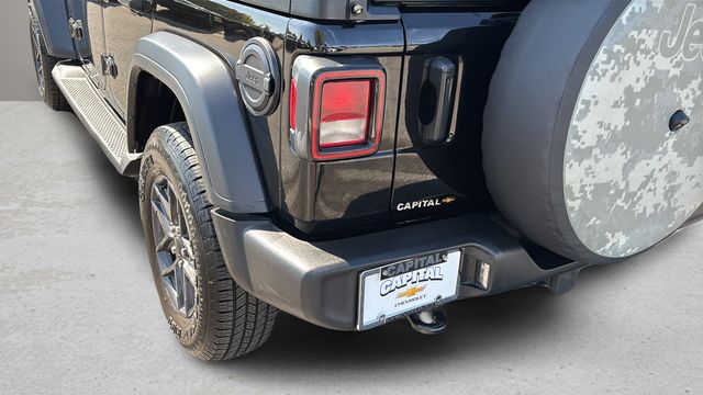 Used 2024 Black Jeep Sport S image 38