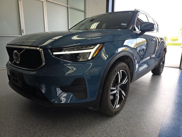 Used 2023 Volvo XC40 B5 Core 4D Sport Utility