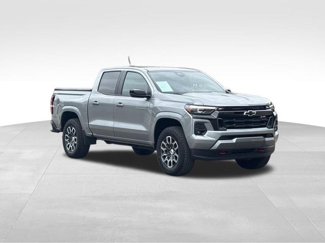 Sterling Gray Metallic 2024 Chevrolet Colorado Pickup Truck Four-Wheel Drive 8-Speed Automatic