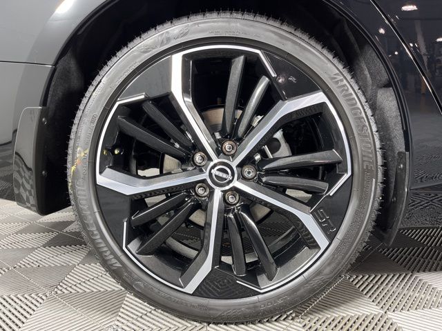 2025 Super Black Clearcoat Nissan Altima 2.5 SR FWD Sedan