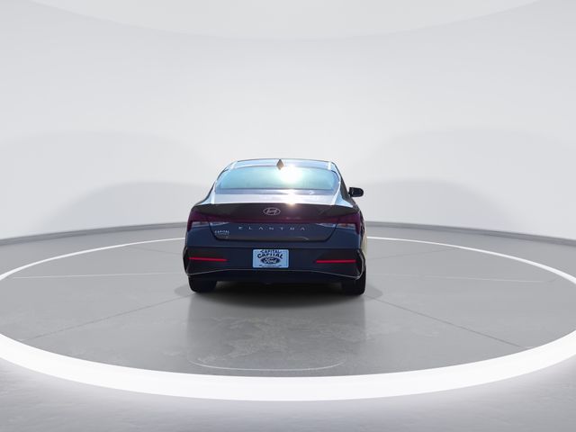 Used 2025 Gray Hyundai SEL Convenience image 7
