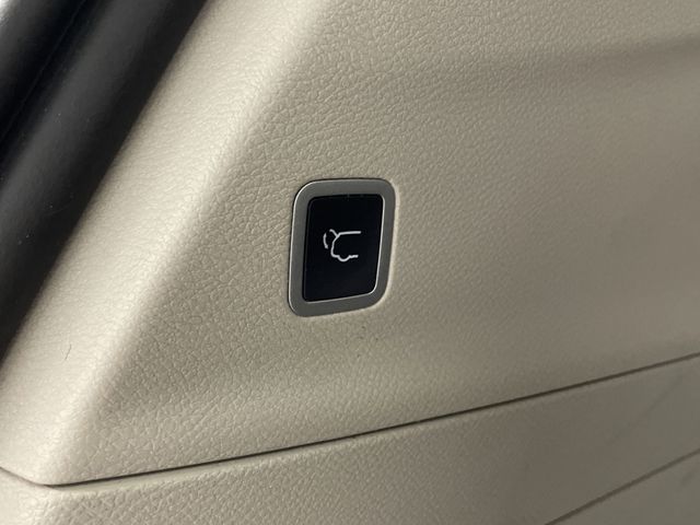 2023 Chrysler Pacifica Touring L photo